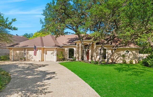 3-bedroom rental at 29627 Fairview Pl in Fair Oaks Ranch, TX — photo 3