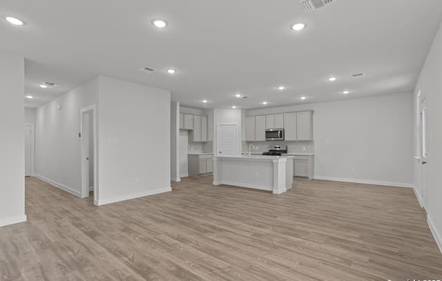 4-bedroom rental at 6567 Bufflehead Bend in Leon Valley, TX — photo 2