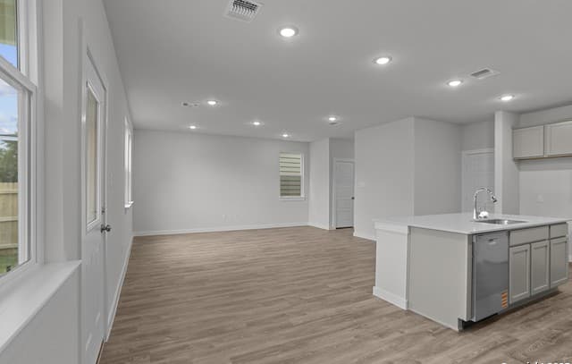 4-bedroom rental at 6567 Bufflehead Bend in Leon Valley, TX — photo 3