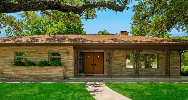 3-bedroom rental at 334 W Lynwood in San Antonio, TX — photo 1