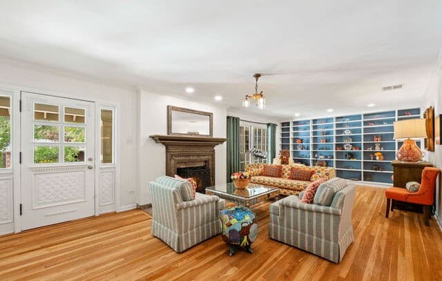 4-bedroom rental at 508 Canterbury Hill St in San Antonio, TX — photo 5