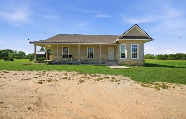 3-bedroom rental at 95 Molly Dr in Lytle, TX — photo 1