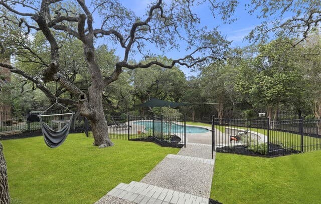 5-bedroom rental at 12415 Winding Branch in San Antonio, TX — photo 3