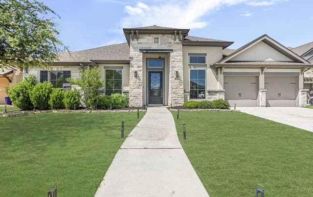 4-bedroom rental at 7971 Cibolo Vw in Boerne, TX — photo 1