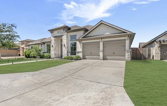 4-bedroom rental at 7971 Cibolo Vw in Boerne, TX — photo 2