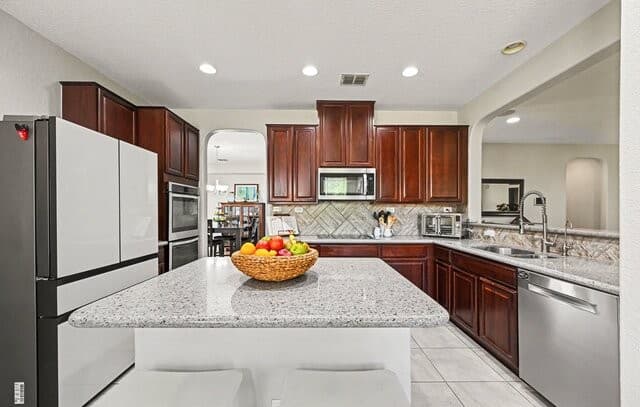 5-bedroom rental at 129 Rocky Path in Boerne, TX — photo 3