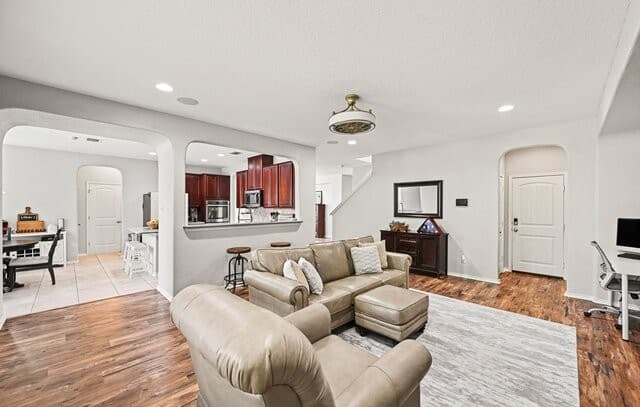 5-bedroom rental at 129 Rocky Path in Boerne, TX — photo 4