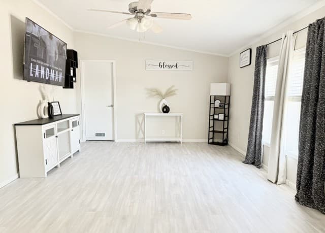 4-bedroom rental at 202 S 10th St in Christine, TX — photo 2