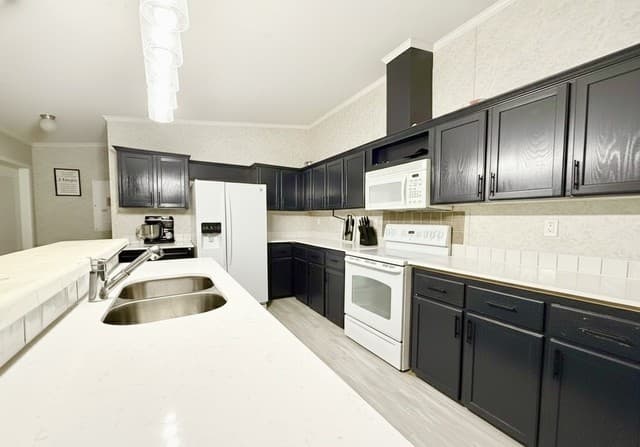 4-bedroom rental at 202 S 10th St in Christine, TX — photo 4