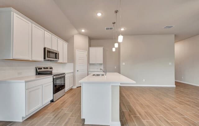 Home for sale at 117 Greeley Drive in Floresville, TX — photo 4