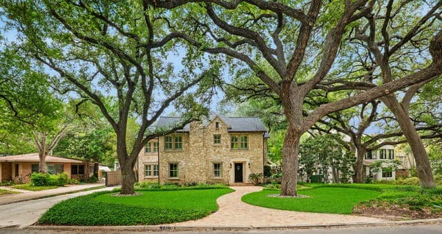 3-bedroom rental at 131 Park Hill Dr in San Antonio, TX — photo 2