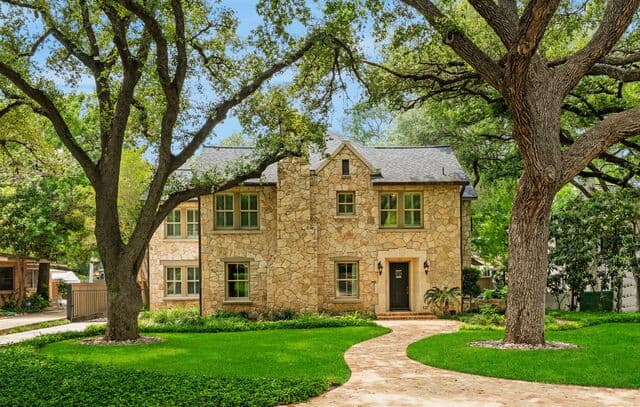 3-bedroom rental at 131 Park Hill Dr in San Antonio, TX — photo 3