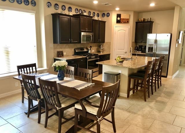 4-bedroom rental at 10352 Shadowy Dusk in Schertz, TX — photo 4