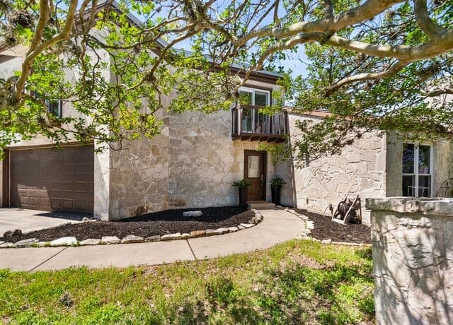 3-bedroom rental at 115 Bentwood Dr in Boerne, TX — photo 3