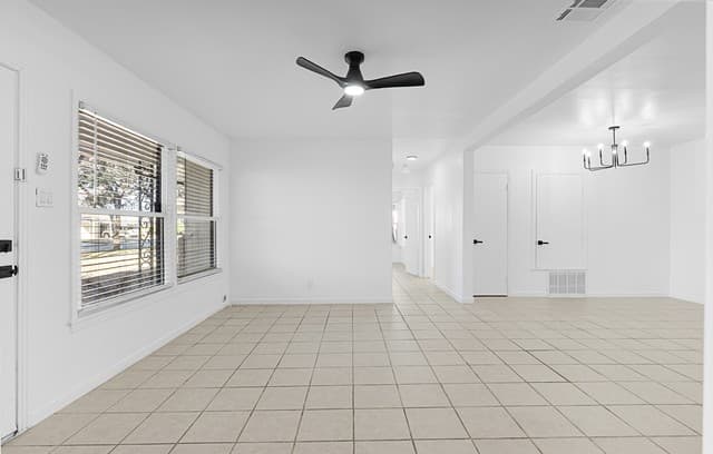 Home for sale at 222 Hillwood Dr in San Antonio, TX — photo 5