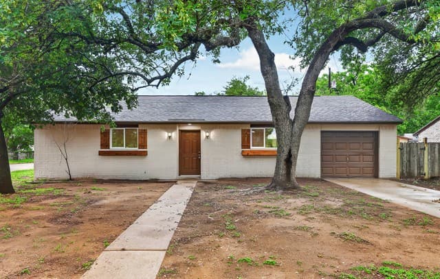 3-bedroom rental at 203 Haverlah Rd in Pleasanton, TX — photo 1