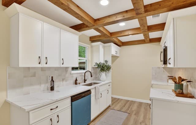 3-bedroom rental at 203 Haverlah Rd in Pleasanton, TX — photo 2