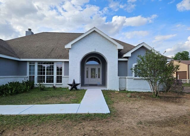 4-bedroom rental at 6695 Fm 3175 in Somerset, TX — photo 1