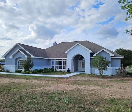 4-bedroom rental at 6695 Fm 3175 in Somerset, TX — photo 2