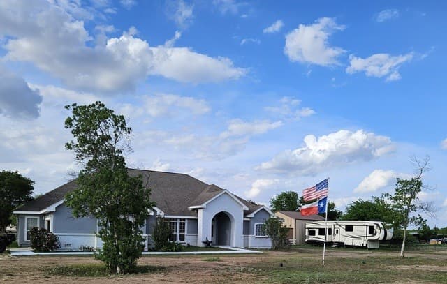 4-bedroom rental at 6695 Fm 3175 in Somerset, TX — photo 3