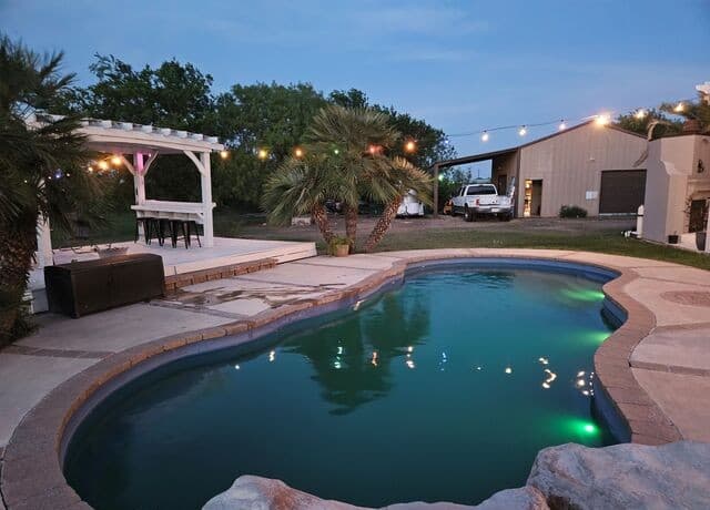 4-bedroom rental at 6695 Fm 3175 in Somerset, TX — photo 4
