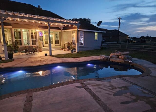 4-bedroom rental at 6695 Fm 3175 in Somerset, TX — photo 5