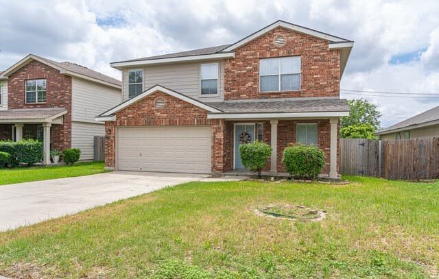 4-bedroom rental at 10259 Crystal Vw in Universal City, TX — photo 2