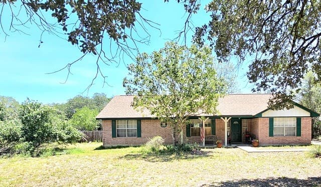 4-bedroom home for sale at 214 Cherry Rdg in Floresville TX