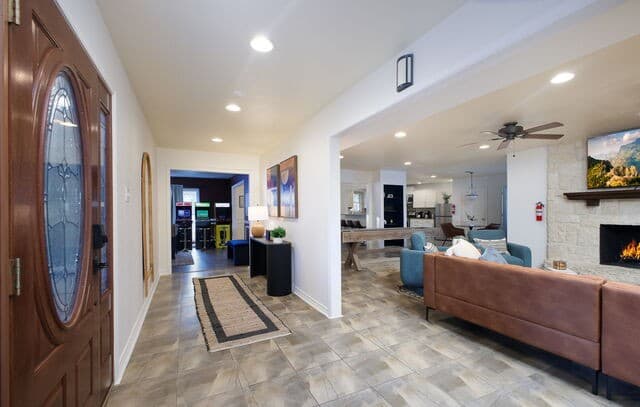 5-bedroom rental at 107 Wickford Way in Castle Hills, TX — photo 5