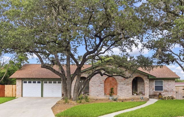 4-bedroom rental at 1223 Country Path in San Antonio, TX — photo 1