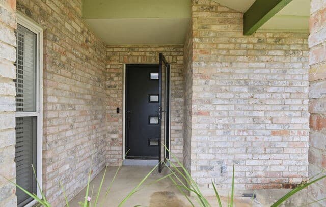 4-bedroom rental at 1223 Country Path in San Antonio, TX — photo 3