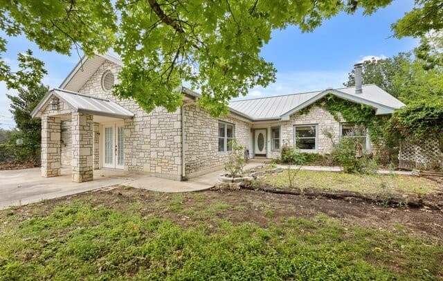 3-bedroom rental at 1051 Silver Hills Dr in Boerne, TX — photo 1