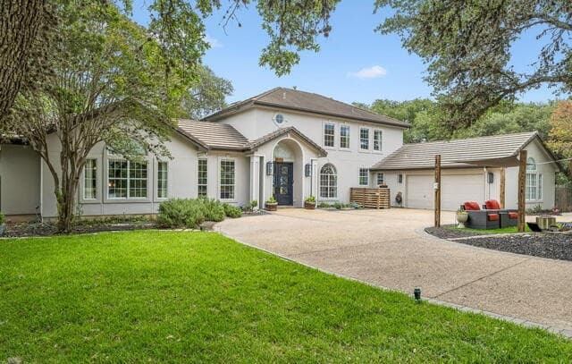 5-bedroom rental at 9250 Marymont Park in San Antonio, TX — photo 1