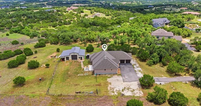 3-bedroom rental at 323 Bosque Rdg in Spring Branch, TX — photo 2