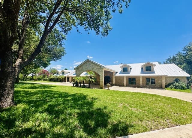 6-bedroom rental at 2234 Highway 90 W in Castroville, TX — photo 1