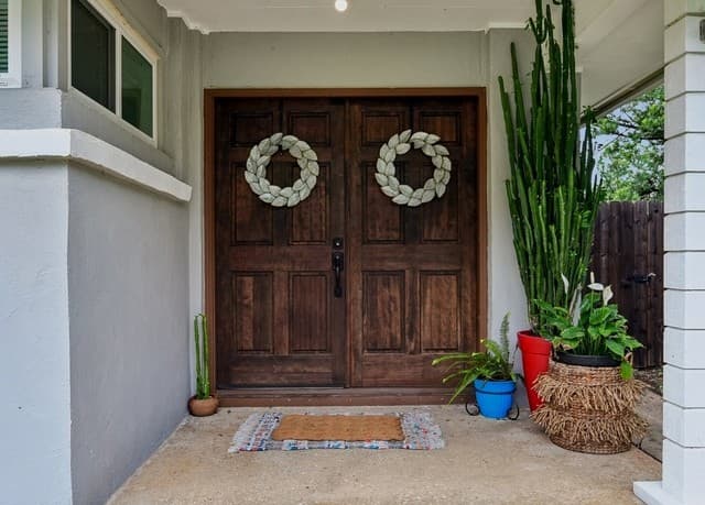 3-bedroom rental at 7306 Robin Rest Dr in San Antonio, TX — photo 2