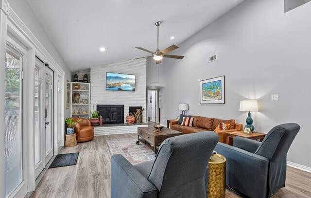 3-bedroom rental at 7306 Robin Rest Dr in San Antonio, TX — photo 4