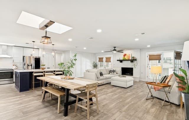 5-bedroom rental at 102 Silver Spgs in Universal City, TX — photo 5