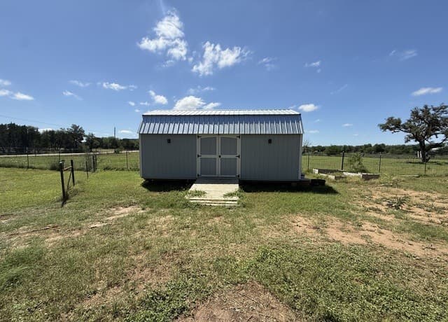 3-bedroom rental at 153 Park Dr in Bandera, TX — photo 5