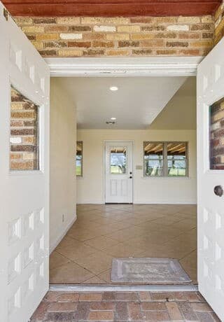 4-bedroom rental at 6603 Fm 2579 in Floresville, TX — photo 5