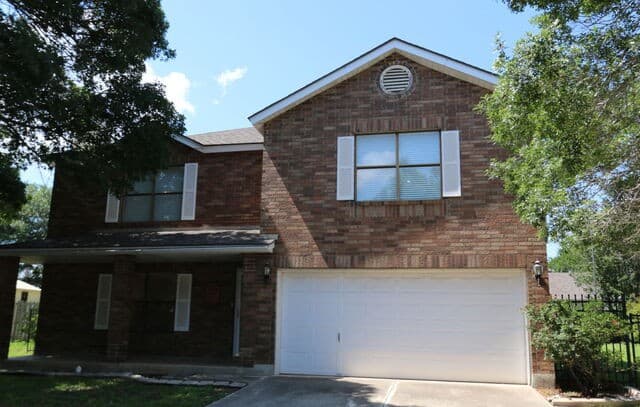 3-bedroom rental at 115 Country Lane in Castroville, TX — photo 2