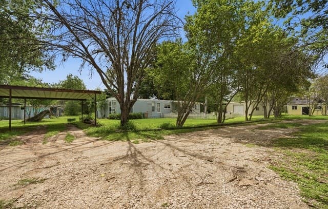3-bedroom rental at 10970 Pearsall Rd in Atascosa, TX — photo 3