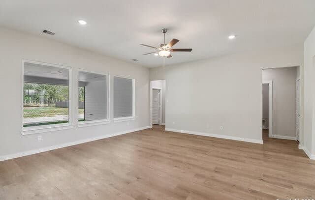 Home for sale at 549 Alta Vista Drive in Pleasanton, TX — photo 5