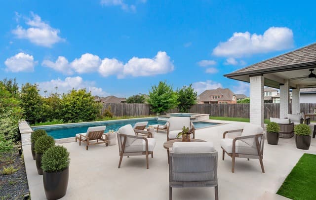 4-bedroom rental at 30137 Valley Run in Fair Oaks Ranch, TX — photo 5