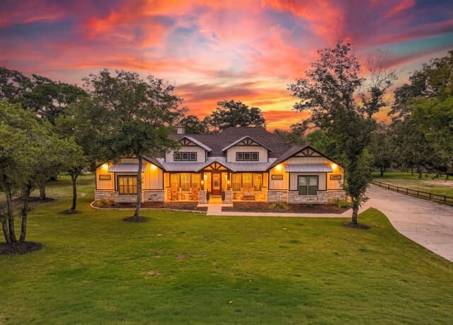 4-bedroom rental at 153 Crescent Ridge in Adkins, TX — photo 1