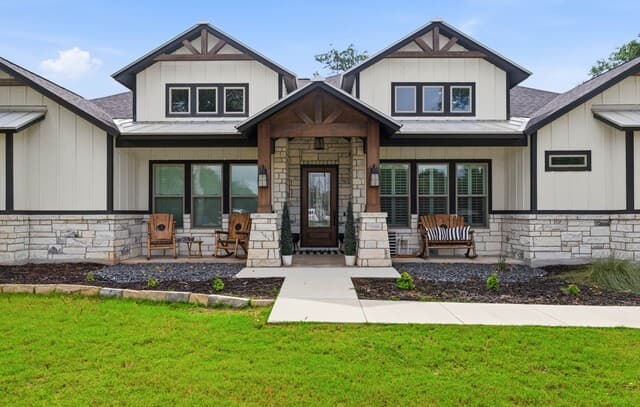 4-bedroom rental at 153 Crescent Ridge in Adkins, TX — photo 5