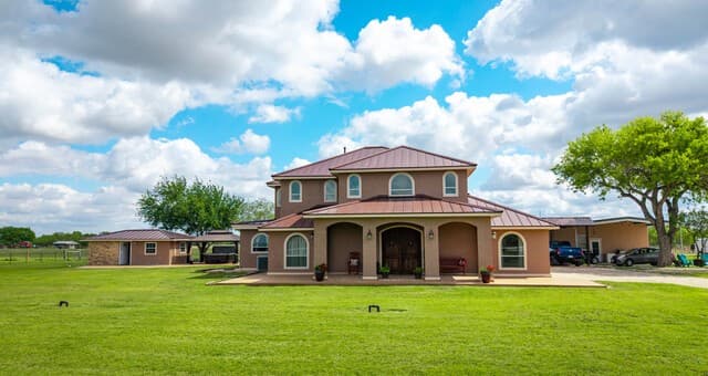 5-bedroom rental at 165 Pr 8250 in Kenedy, TX — photo 1