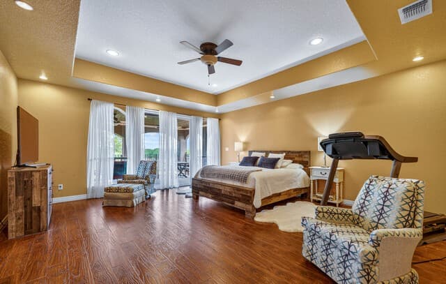 5-bedroom rental at 165 Pr 8250 in Kenedy, TX — photo 4