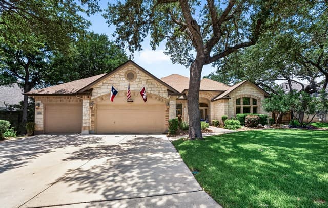 4-bedroom rental at 14006 French Park in Helotes, TX — photo 2