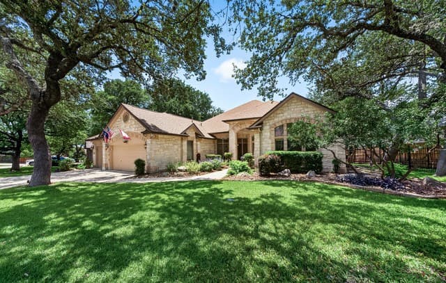 4-bedroom rental at 14006 French Park in Helotes, TX — photo 4